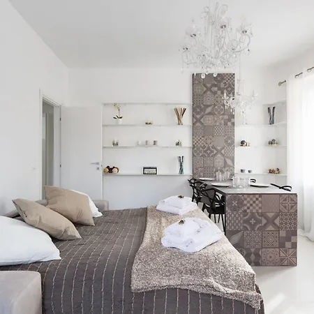 The Royal Crown Roma