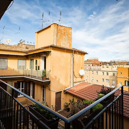 The Royal Crown Daire